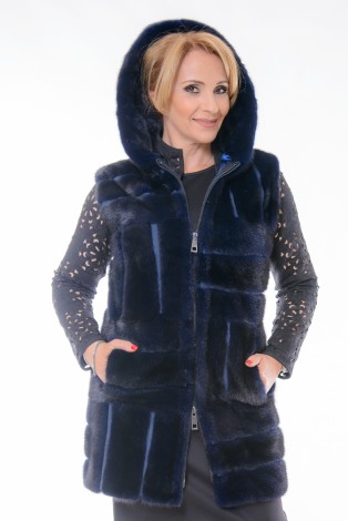 Gilet-visone-blackblue-con-cappuccio-asimmetrico---front---DSC_8262