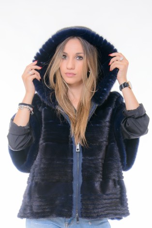 Gilet-visone-blackblue-con-cappuccio-manica-kimono-filettato---front---DSC_8276